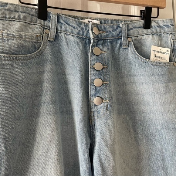 BP High Rise Button Fly Mom Jeans - Size 32 - Blue Light Vintage Wash - NWT - Picture 2 of 7